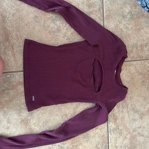 Long sleeve Hollister shirt super cute cut out on the front